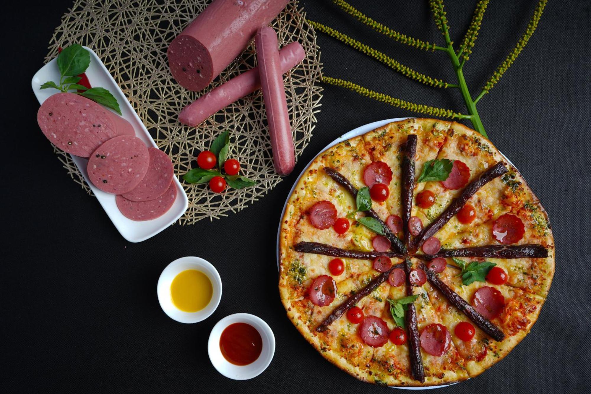 Sataya Resort Marsa Alam Exterior foto A pizza with salami