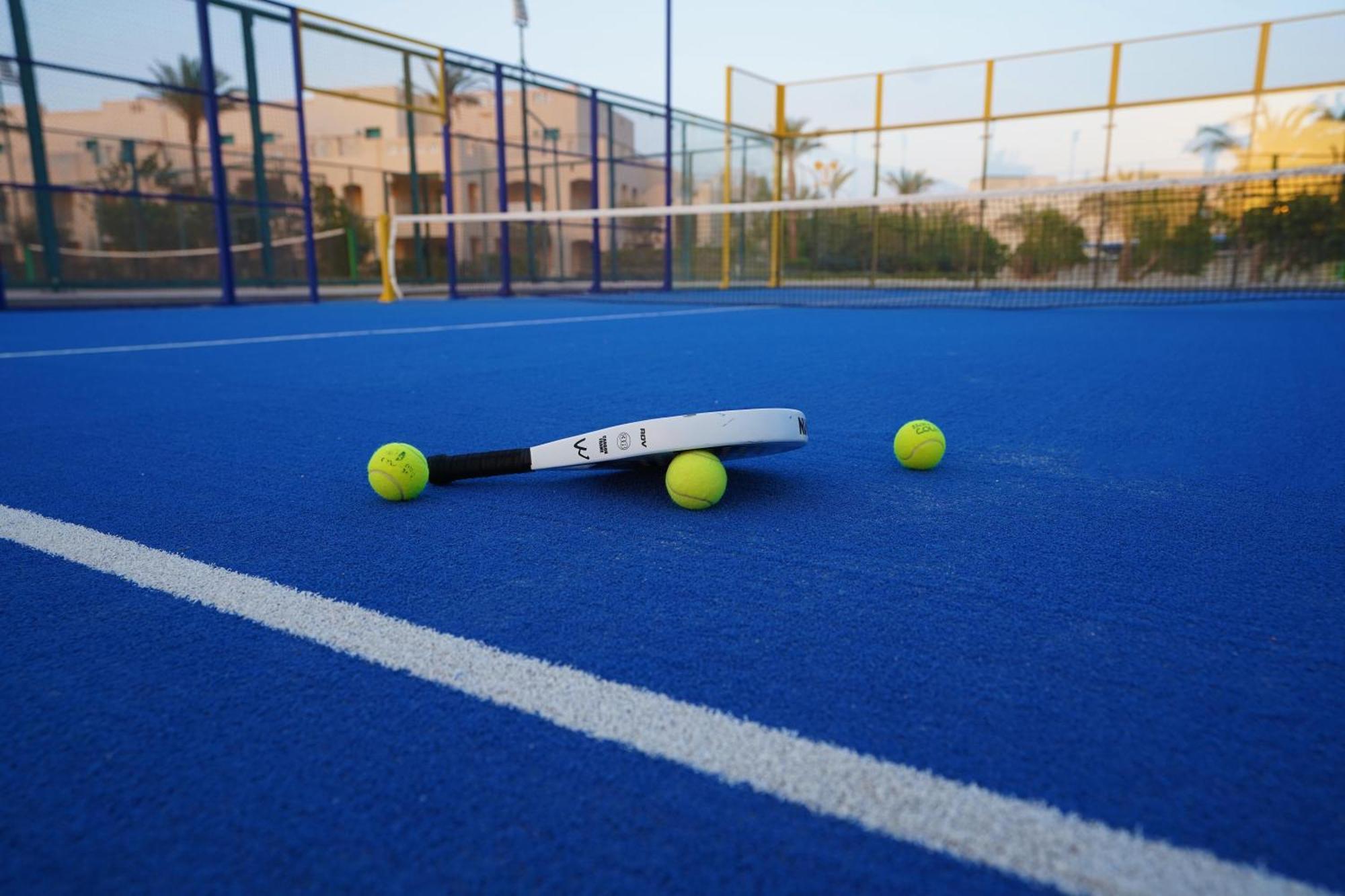 Sataya Resort Marsa Alam Exterior foto A paddle tennis court