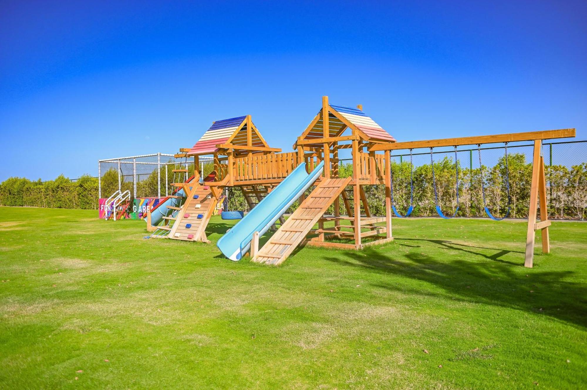 Sataya Resort Marsa Alam Exterior foto Playground in the park