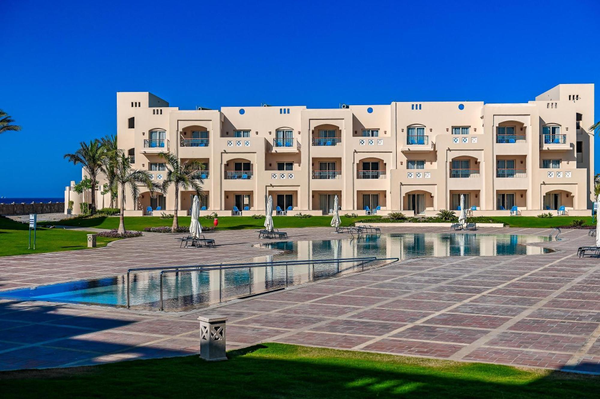 Sataya Resort Marsa Alam Exterior foto The resort's main pool