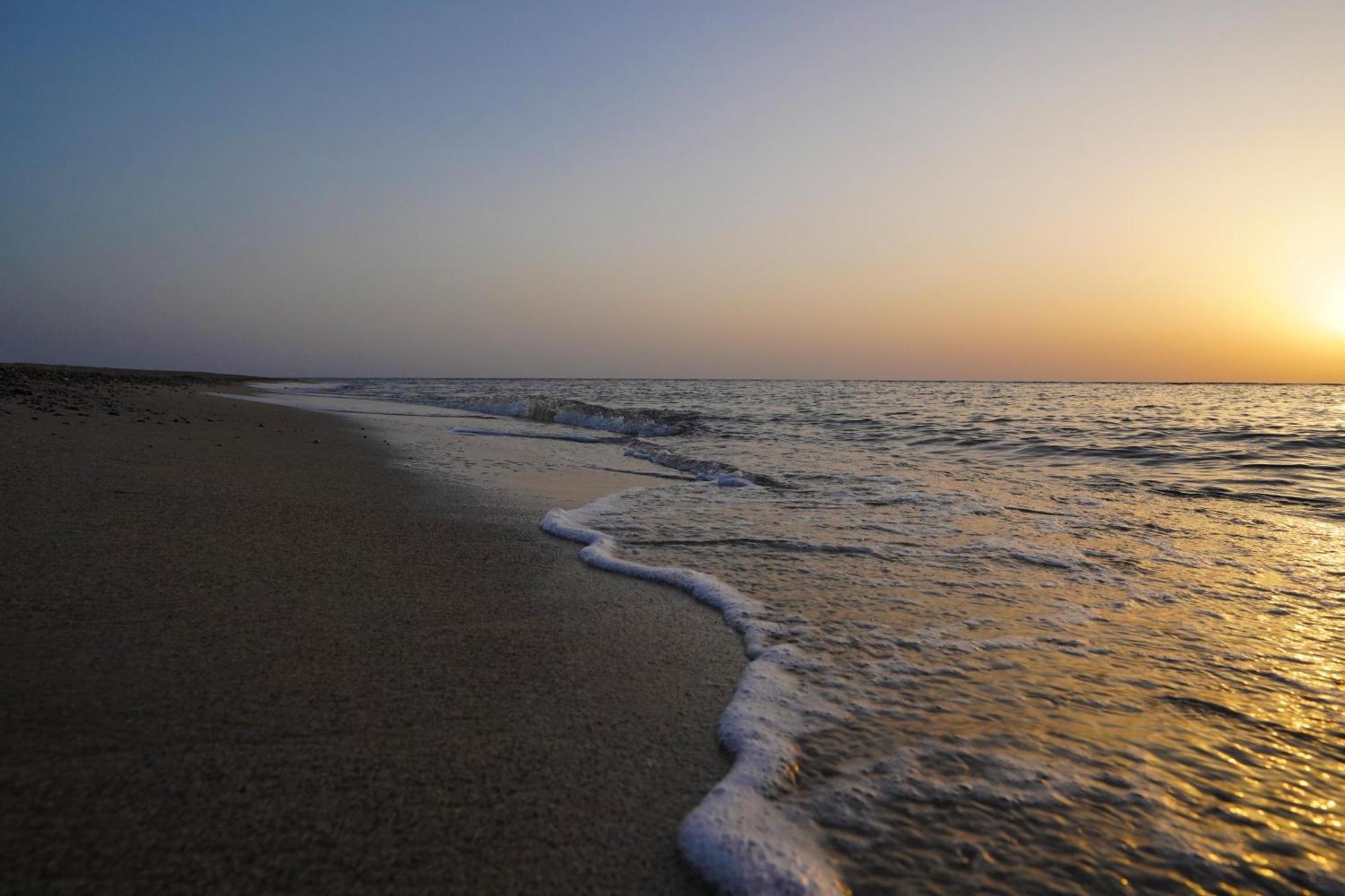 Sataya Resort Marsa Alam Exterior foto Sunset at the beach