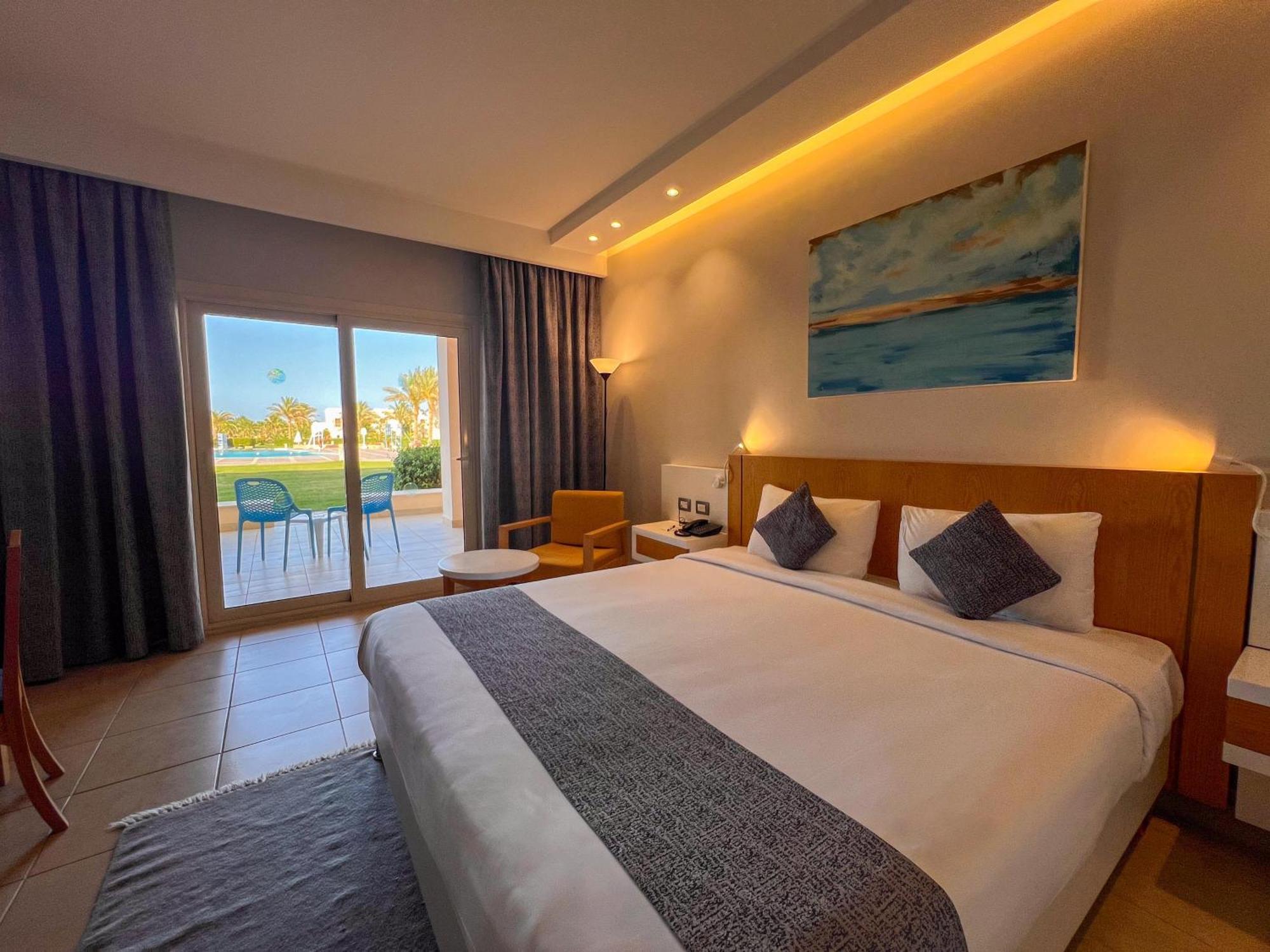 Sataya Resort Marsa Alam Exterior foto A room at the hotel