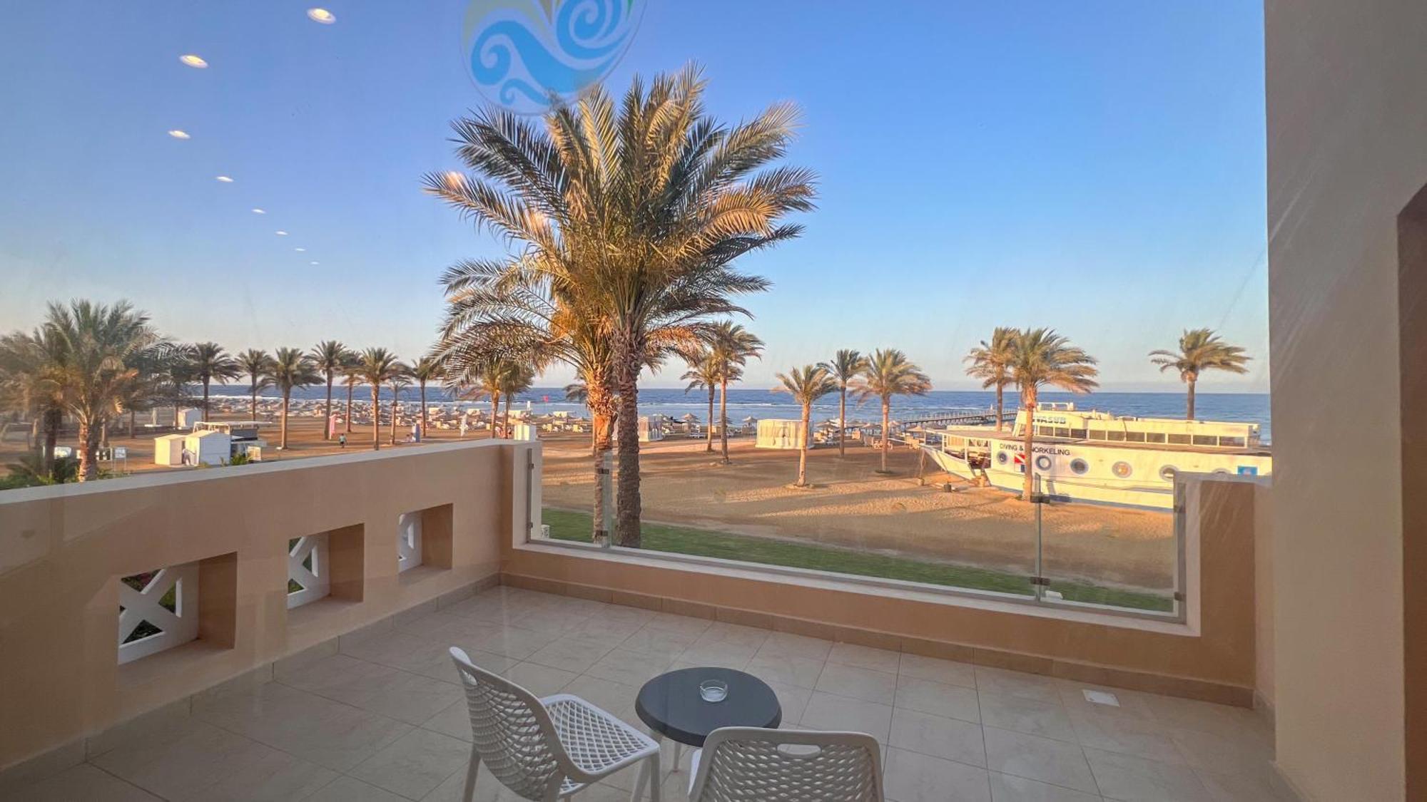 Sataya Resort Marsa Alam Exterior foto View of the beach from the hotel